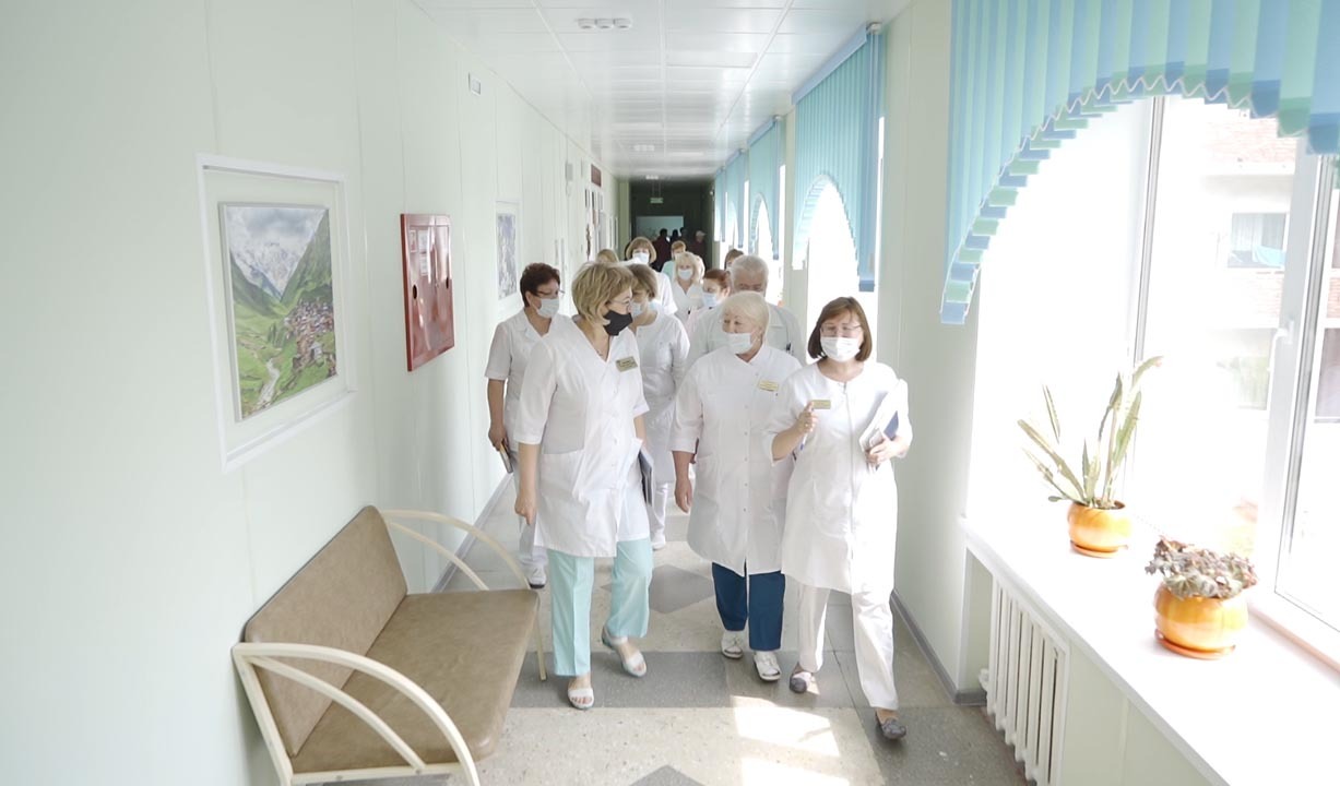 Сегодня АСУСО  «Куйбышевский ДИ» располагает хорошо оснащенной медицинской базой, высококвалифицированным медицинским  персоналом, умеющим работать с гражданами пожилого возраста и инвалидами. Наши врачи обеспечат квалифицированный уход за Вашими близкими.
